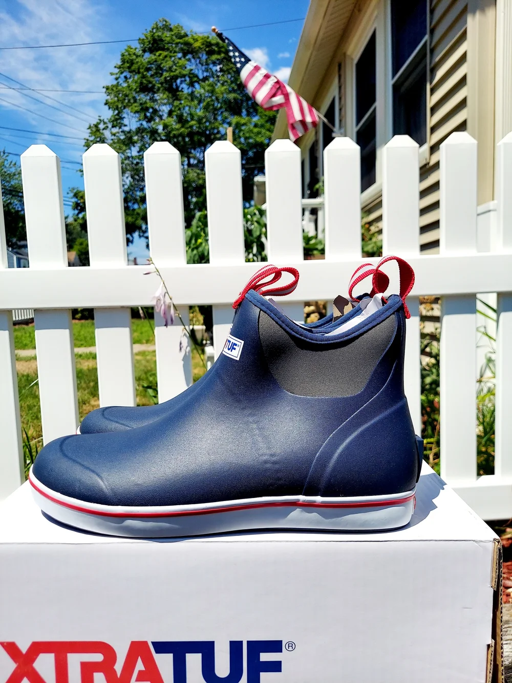 Xtratuf Navy Waterproof Slip Resistant Slip-On Boots Mens Size 9 NWT Outdoors